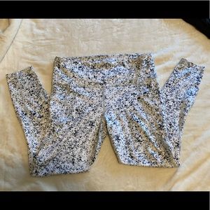 Athleta Sandstone stash pocket salutation tights/leggings